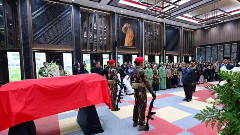 Prabowo Beri Penghormatan Terakhir untuk Almarhum Mantan KSAD Subagyo HS di Mabesad