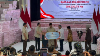 Prabowo Saksikan Penyerahan Uang Rp 13,2 T dan Lahan Seluas 259 Ribu Hektare ke Negara