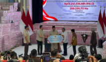 Prabowo Saksikan Penyerahan Uang Rp 13,2 Triliun dari Satgas PKH di Kejagung
