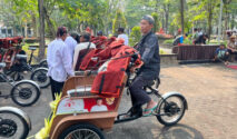 Presiden Prabowo Serahkan Becak Listrik untuk Tingkatkan Kesejahteraan Tukang Becak di Purwakarta