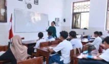 Puluhan Santri di Banyuwangi Berbagi Ilmu dengan Pelajar SD hingga SMP dalam Program Santri Mengajar di Banyuwangi