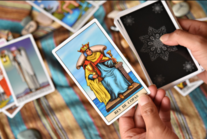 Ramalan Zodiak Tarot Hari Ini 20 Oktober 2026: Zodiak Kamu Punya Kejutan Apa