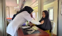 Ratusan Warga Banyuwangi Ikuti Pemeriksaan dan Pengobatan Gratis di Rail Clinic di Banyuwangi