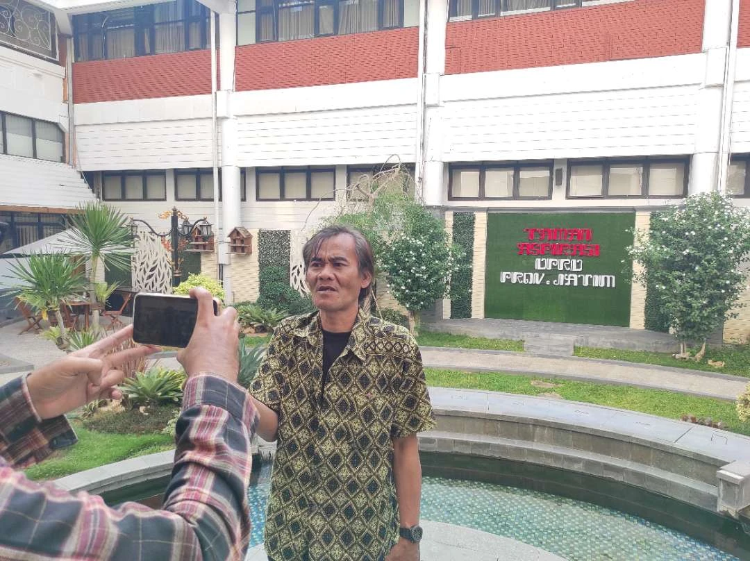 Refleksi 81 Tahun Jawa Timur: Webech Mituhu Pertanyakan Kendali Teknologi Lewat Seni Rupa