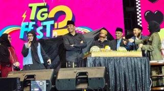 Ribuan Warga Memadati Teras Gubuk Kediri FEST 2 dengan Penampilan Memukau Letto dan Dewa 19