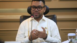 Senator Filep Terus Perjuangkan Peningkatan Revitalisasi Sekolah di Papua Barat