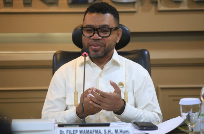 Senator Filep Terus Perjuangkan Peningkatan Revitalisasi Sekolah di Papua Barat