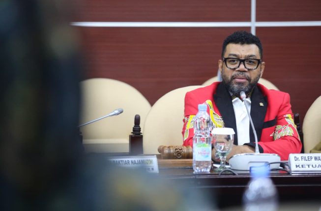 Senator Filep Wamafma Desak Audit Ketenagakerjaan Sektor Migas di Papua Barat