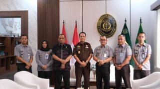 Silaturahmi Penuh Keakraban, Kajati Babel Apresiasi Pengabdian Johan Manurung
