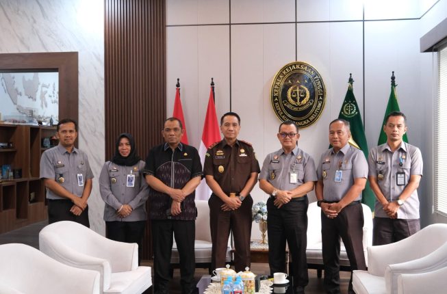 Silaturahmi Penuh Keakraban, Kajati Babel Apresiasi Pengabdian Johan Manurung