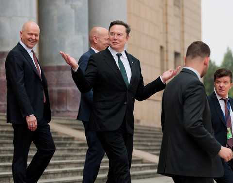 SpaceX dan Tesla Lagi Kaji Kemungkinan Merger, Komite Khusus Dibentuk