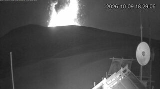 Status Siaga Gunung Anak Krakatau Ditingkatkan Setelah 14 Kali Erupsi