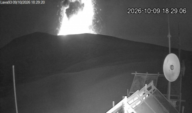 Status Siaga Gunung Anak Krakatau Ditingkatkan Setelah 14 Kali Erupsi