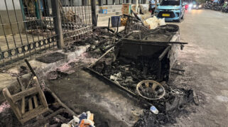 Tawuran 3 Gelombang Pecah di Depan Stasiun Manggarai, Gerobak Dibakar