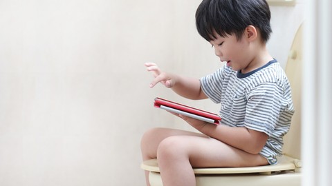 Toilet Training Terlalu Dini Dikaitkan dengan Risiko Anak Ngompol Siang Hari