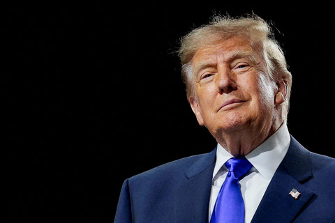 Trump: Sudah Saatnya Ukraina Memiliki Presiden Baru