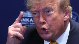 Trump Tanggapi Kematian Pekerja Laboratorium di Siberia, Sebut Penyakit Ganas