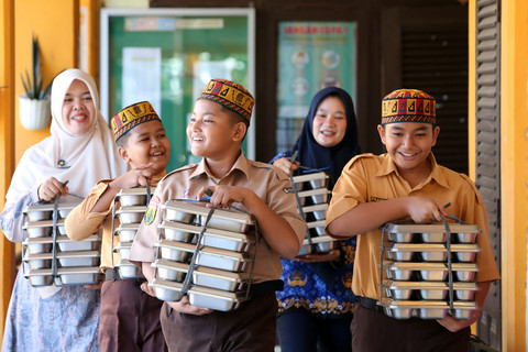 Uji Coba MBG Prasmanan di Sekolah: Siswa Terlibat dalam Penyajian