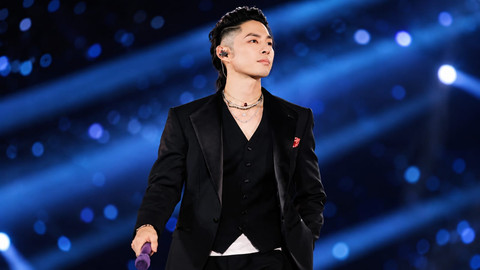 Vanness Wu Tampil Memukau dengan Perhiasan Desainer Indonesia di Konser FFOREVER 2.0