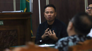 Vicky Prasetyo Menolak Bertanding Tinju Melawan Teman Sendiri