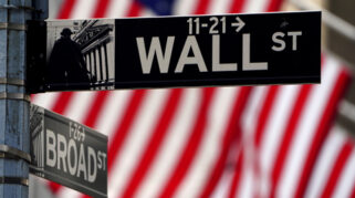 Wall Street Ditutup Beragam, S&P 500 dan Nasdaq Anjlok Imbas Keraguan terhadap AI