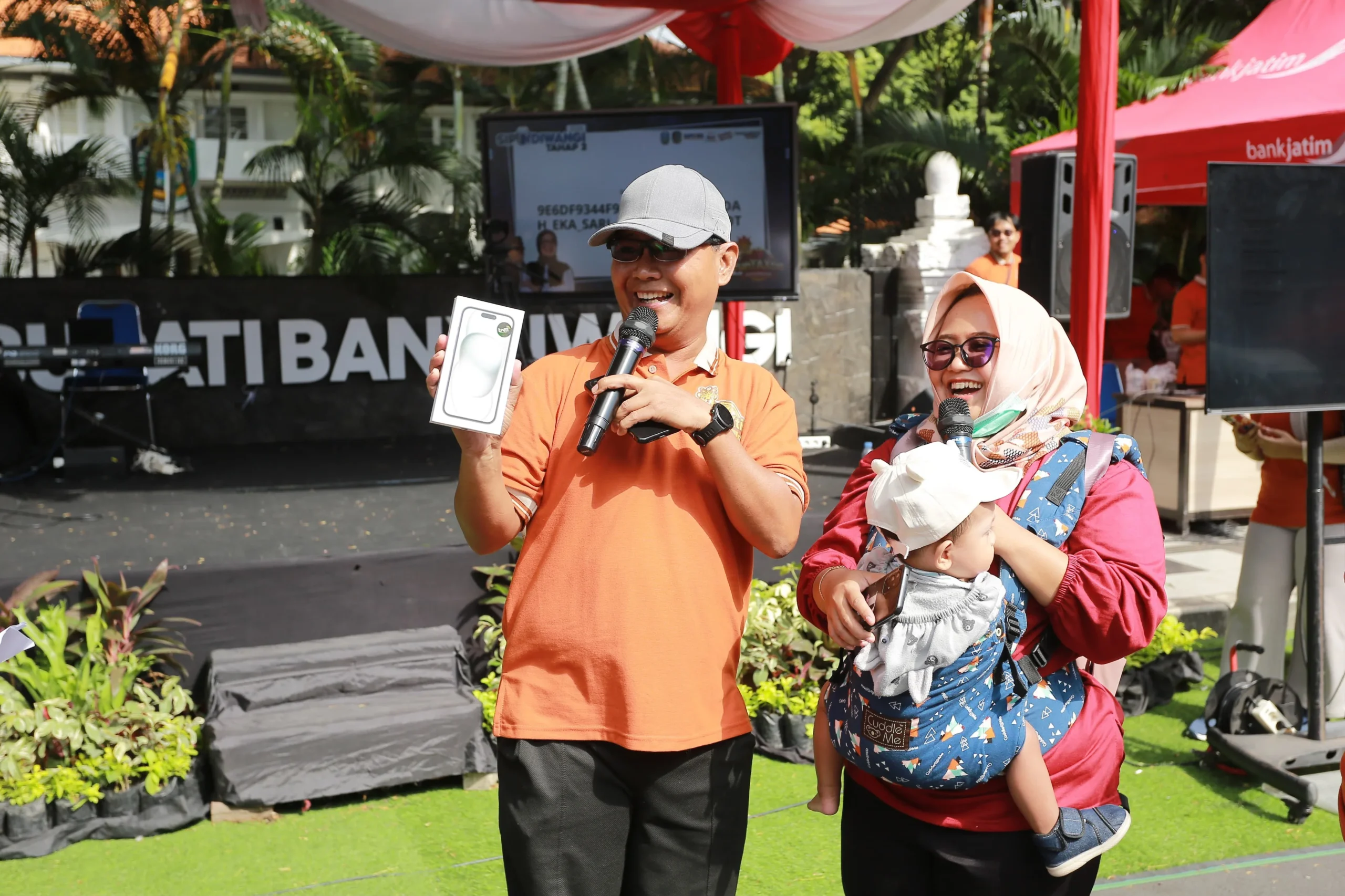 Warga Banyuwangi Menang Motor dan Umrah Berkat Rutin Unggah Struk Pajak