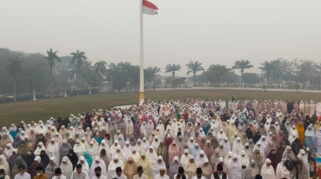 Warga Palembang Gelar Salat Istisqa di Tengah Kabut Asap