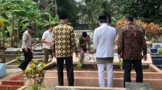 Ziarah Kapolri Suyudi Ario Seto ke Makam Kakeknya di Pandeglang