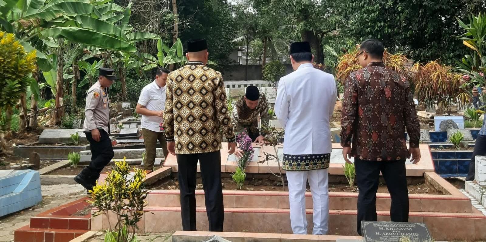 Ziarah Kapolri Suyudi Ario Seto ke Makam Kakeknya di Pandeglang