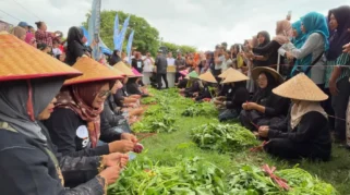 Peserta lomba unting-unting kangkung di Penataban Banyuwangi