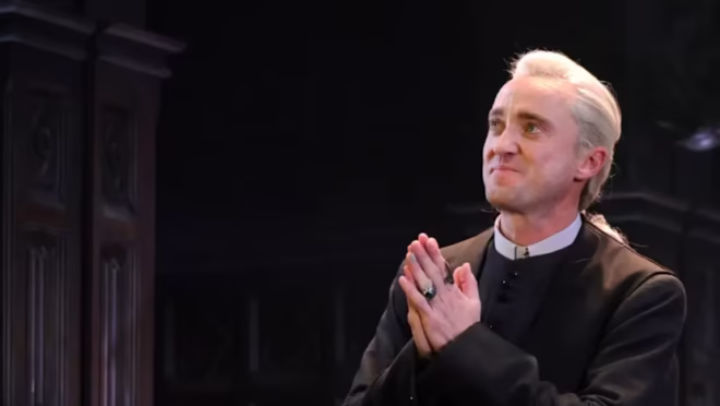 Tom Felton Kembali Jadi Draco Malfoy di Broadway, Penonton Sorak Sebelum Ia Bicara